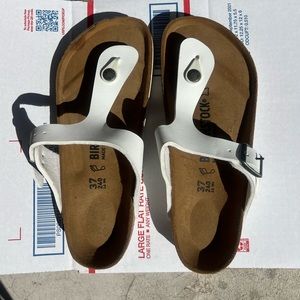 Birkenstocks nwt Gizeh never worn white boho thong style comfy sandals size 37